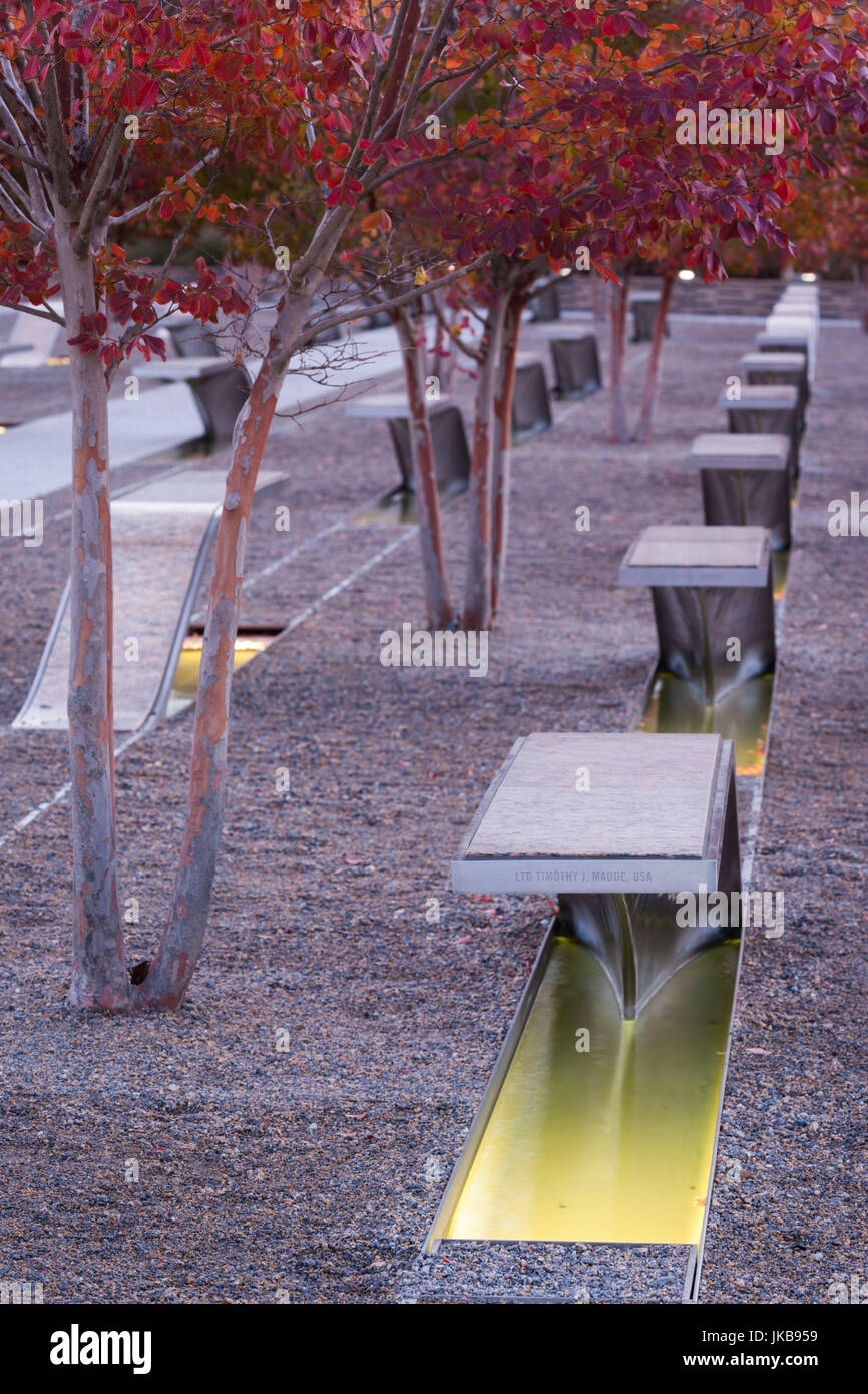 USA, Virginia, Arlington Pentagon, Pentagon-911-Denkmal, Denkmal gewidmet Generalleutnant Timothy J. Maude, ranghöchsten US-Offizier in den 11.09.2001 terroristischen Anschlägen getötet Stockfoto