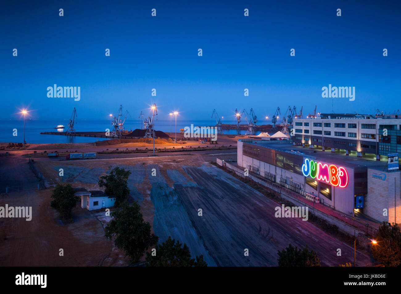 Griechenland, Mazedonien Zentralregion, Thessaloniki, erhöhten Blick auf Hafengelände entlang 26 Oktovriou Street, Dawn Stockfoto