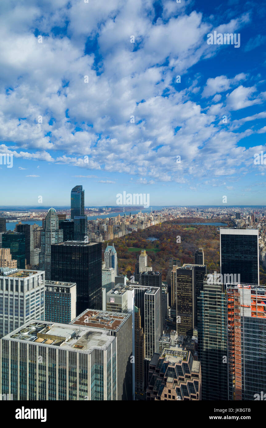 Herbst, erhöhten Blick der Upper West Side von Manhattan und den Central Park aus 30 Rock Viewning Plattform, New York, New York City, USA Stockfoto