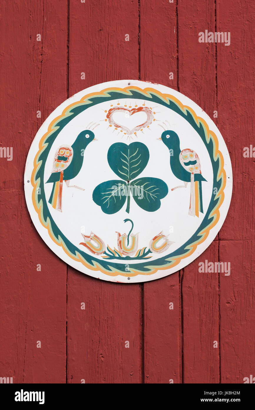 USA, Pennsylvania, Pennsylvania Dutch Country, Vogel in der Hand, melden Sie Antiquitäten Dorfmarkt, Amish Hex Stockfoto