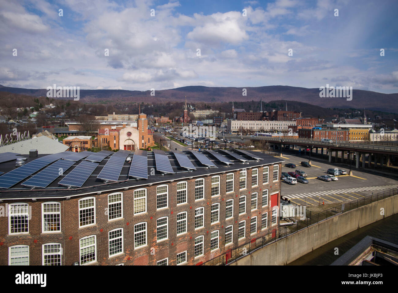 USA, Massachusetts, North Adams, erhöhten Blick auf die Stadt Stockfoto