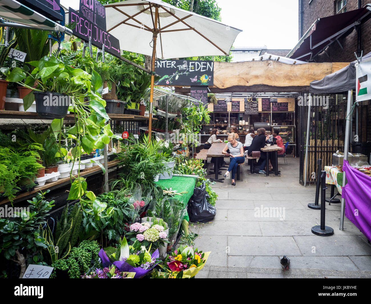 Eden Cafe London - Eden Street Café Stall in Tottenham Court Road im zentralen London UK Stockfoto