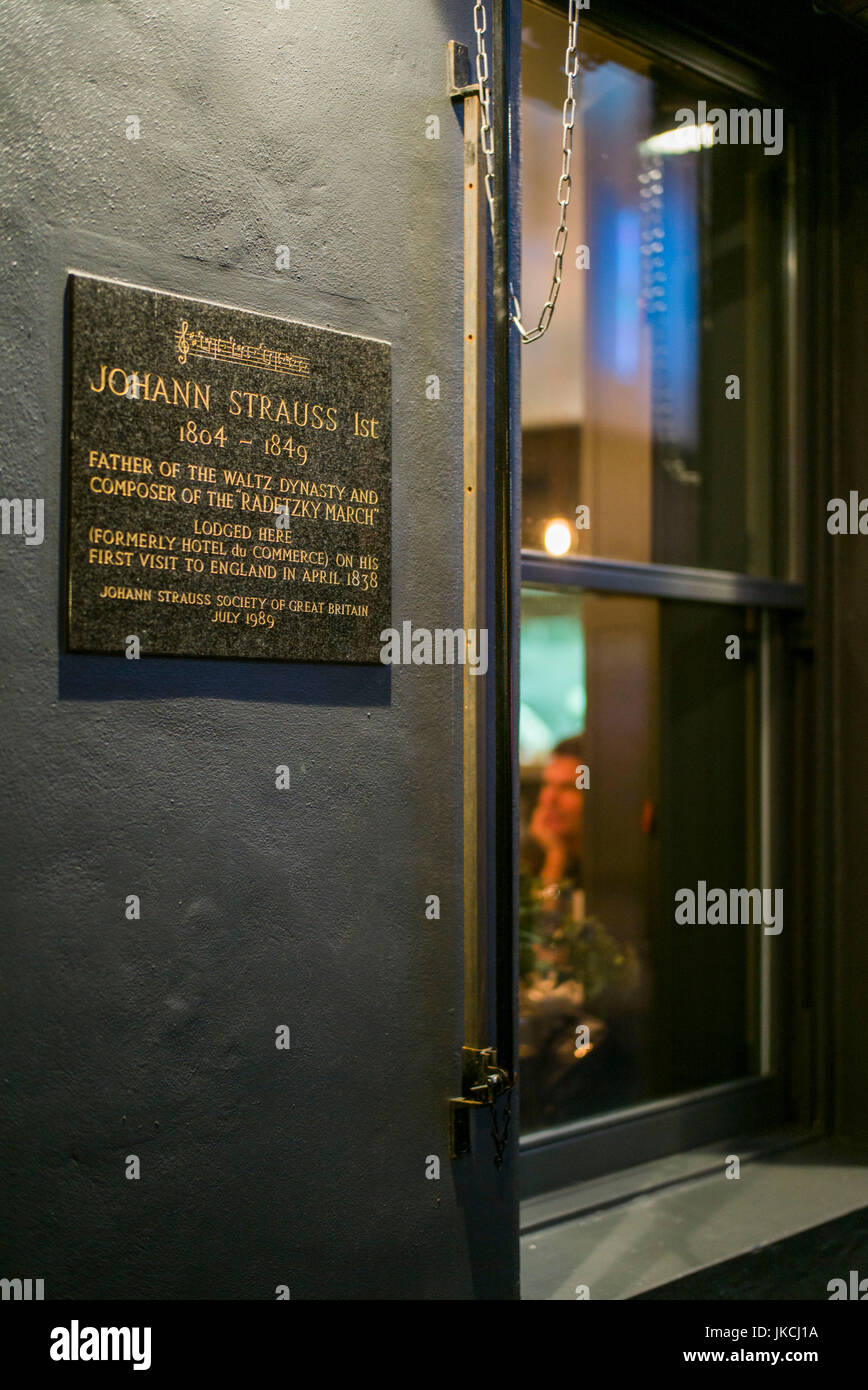 England, London, Soho, Plakette ehrt Musiker und Komponist Johann Strauss die erste, die waren in dieses Gebäude im Jahre 1838 war das Hotel du Commerce Stockfoto