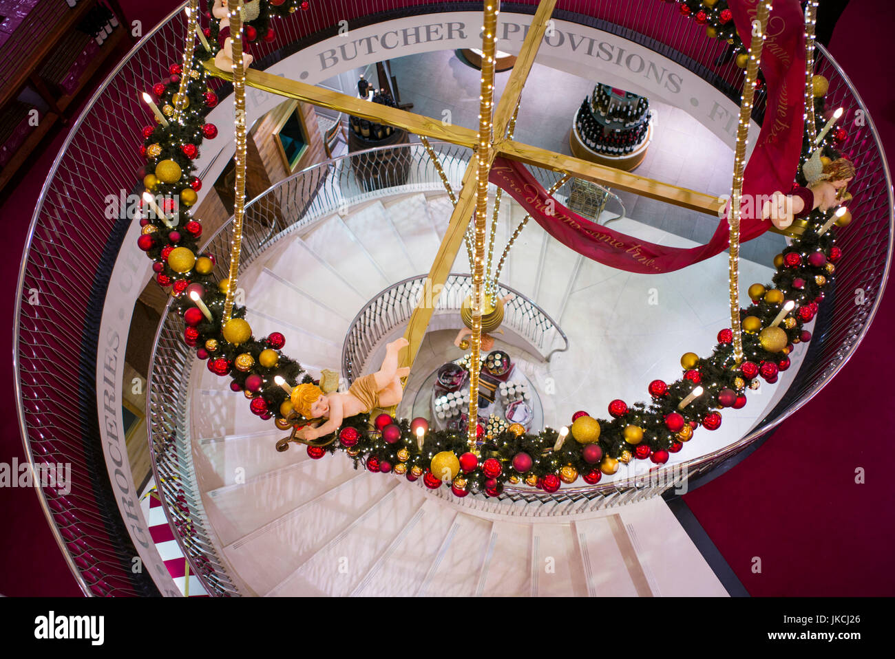 England, London, St. James, Fortnum and Mason speichern, Treppe mit Weihnachtsschmuck Stockfoto England, London, St. James, Fortnum and Mason speichern, Treppe mit Weihnachtsschmuck Stockfoto