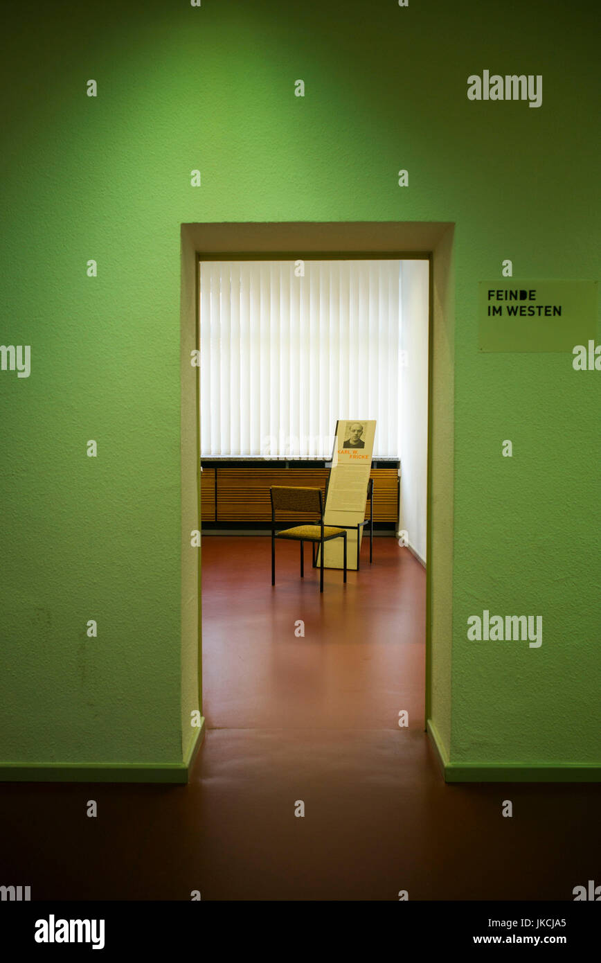 Deutschland, Berlin, Friendrichshain, Stasi-Museum, DDR-Zeiten Geheimpolizei Museum im ehemaligen Geheimnis Polizeipräsidium, ausstellen der Geheimpolizei Opfer Stockfoto Deutschland, Berlin, Friendrichshain, Stasi-Museum, DDR-Zeiten Geheimpolizei Museum im ehemaligen Geheimnis Polizeipräsidium, ausstellen der Geheimpolizei Opfer Stockfoto
