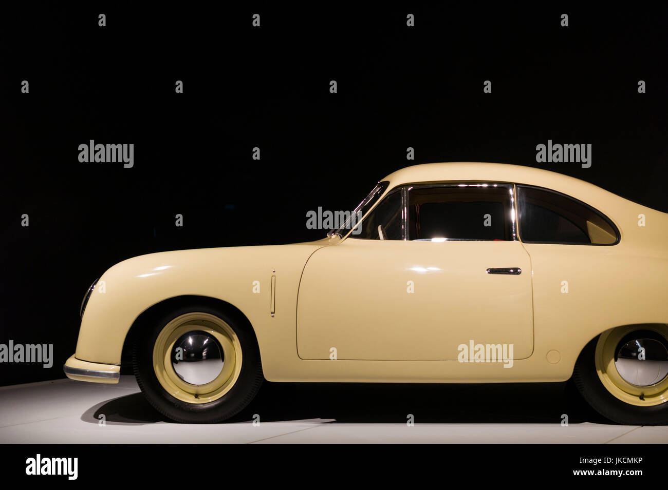 USA, North Carolina, Raleigh, North Carolina Museum of Art, Porsche Design Exhibit, 1949 Porsche 356 Gmund Coupe Stockfoto