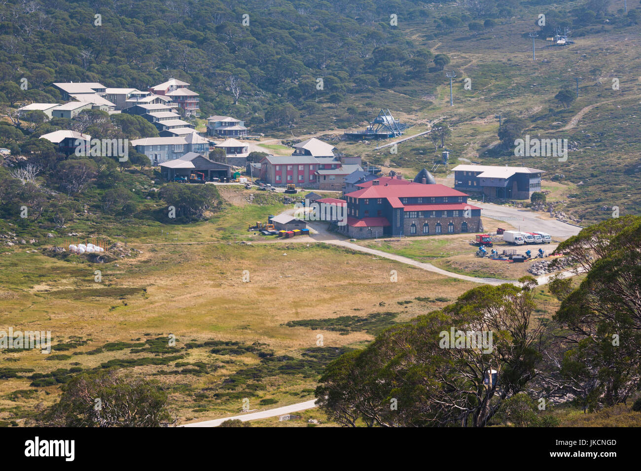 Australien, New South Wales, NSW, Kosciuszko-Nationalpark, Thredbo, Gebäude herum Perisher Skigebiet, Sommer Stockfoto