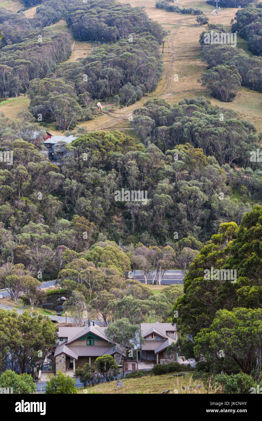 Australien, New South Wales, NSW, Kosciuszko-Nationalpark, Thredbo, Ski-Dorf-Gebäude, Sommer Stockfoto