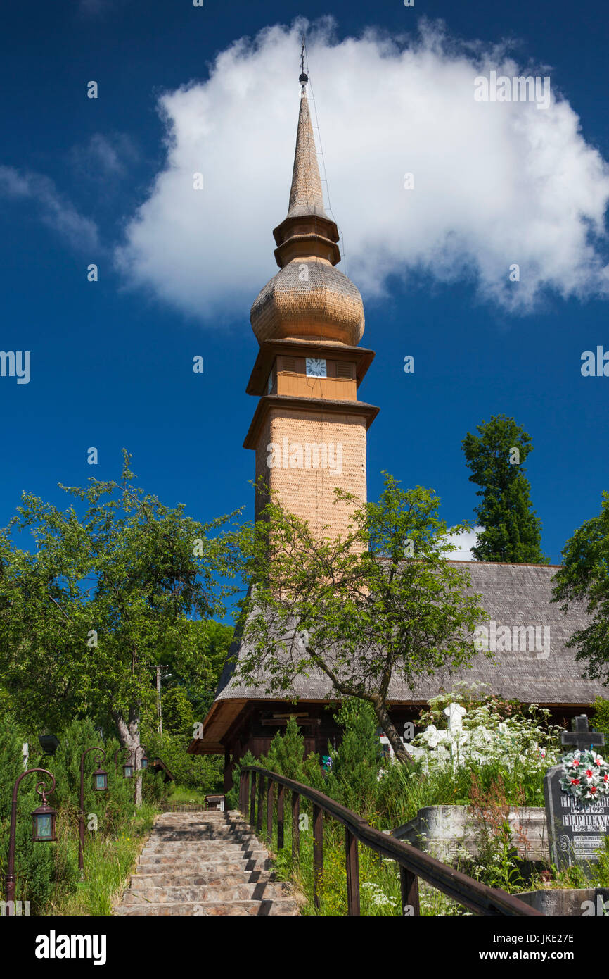 Rumänien, Maramures Region, Laschia, hölzerne Dorfkirche Stockfoto