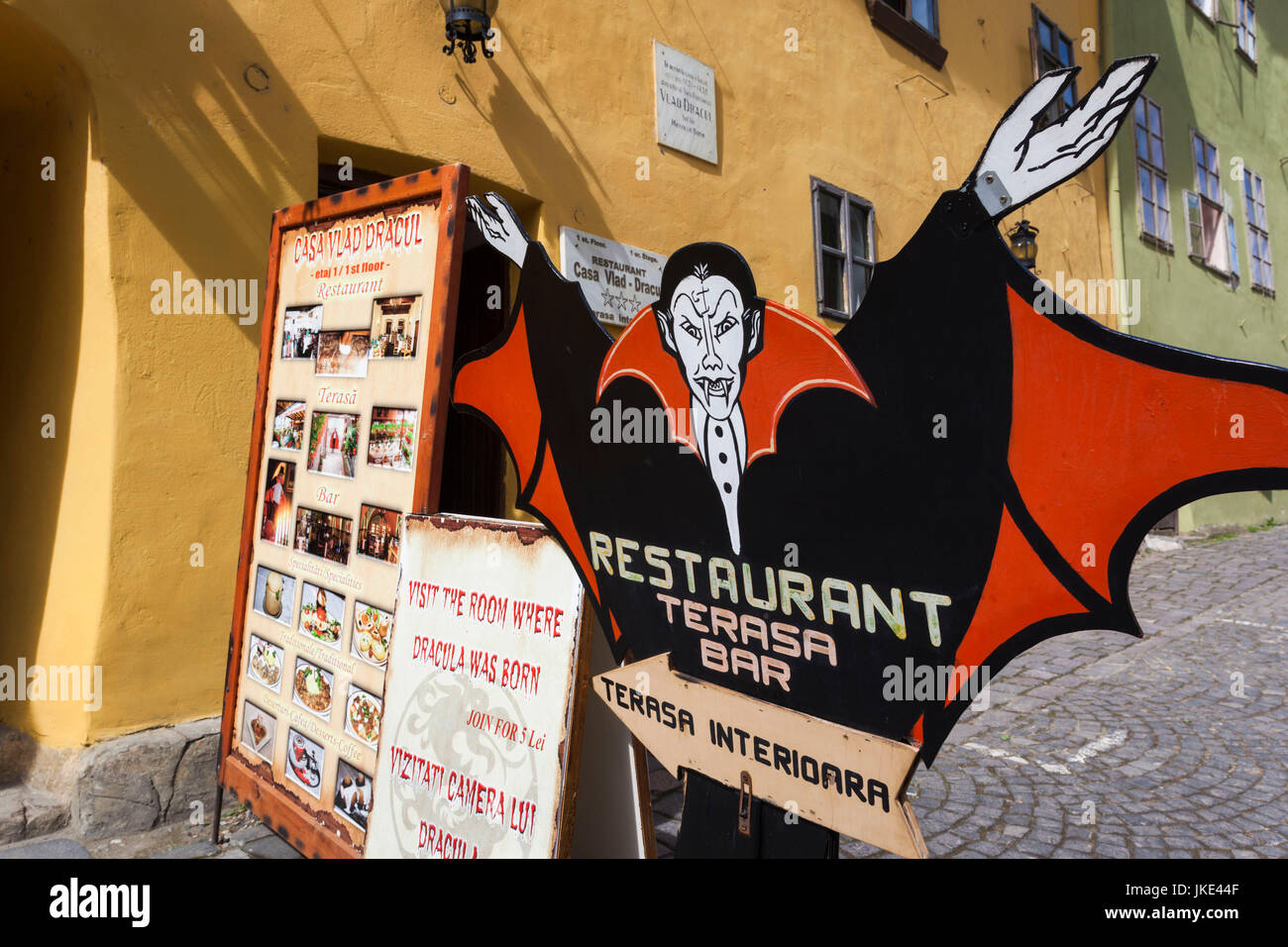 Rumänien, Siebenbürgen, Sighisoara, Casa Dracula, Geburtsort von Vlad Tepes, Vlad der Pfähler 1431 hier geboren und das Modell für den Vampir Dracula, Restaurant Zeichen Stockfoto