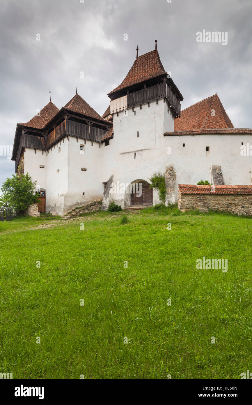 Rumänien, Transsilvanien, Deutsch-Weißkirch, traditionellen rumänischen Dorf, unterstützt von Prinz Charles von England, befestigten sächsischen Kirche, erbaut im Jahre 1185 Stockfoto