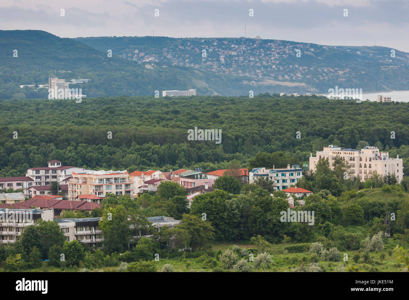 Schwarzmeerküste, Bulgarien, Albena, Blick auf das erhöhte Resort, Dämmerung Stockfoto