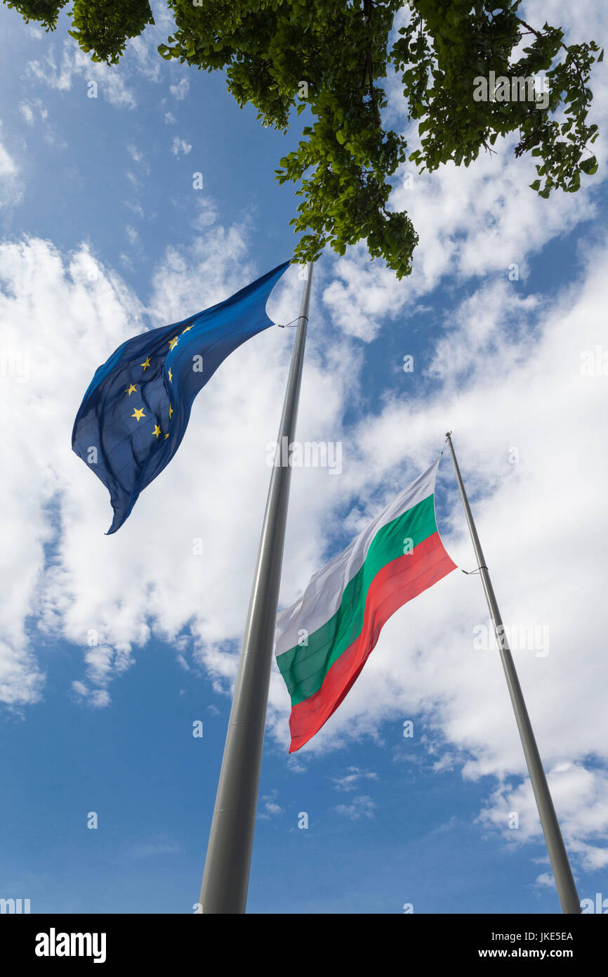 Bulgarien, Black Sea Coast, Varna, Europäische Union und Bulgarisch Fahnen Stockfoto