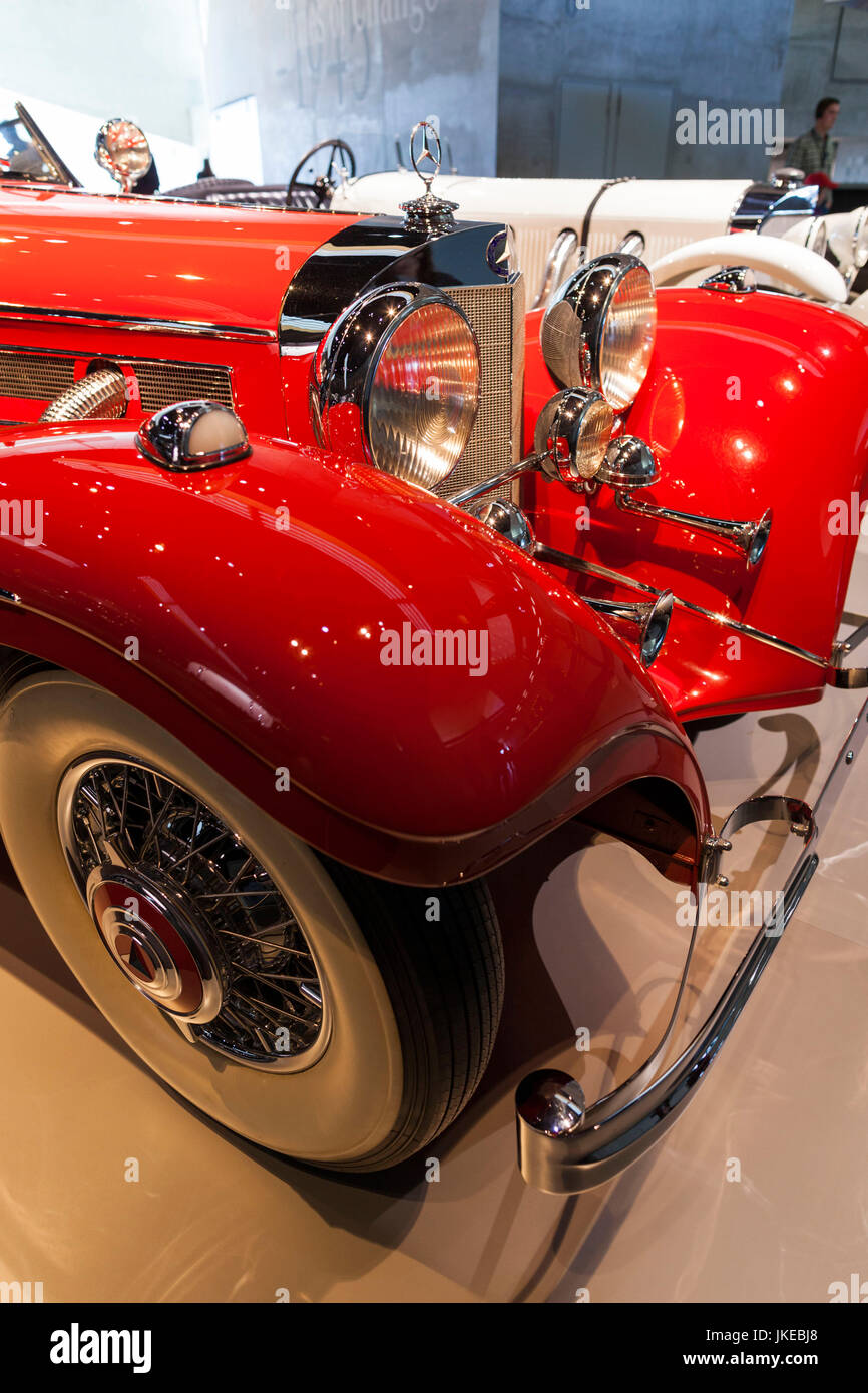 Deutschland, Baden-Württemberg, Stuttgart - Untertürkheim, Mercedes-Benz Museum Gebäude, 1930er-Jahre-Ära, 540K roadster Stockfoto