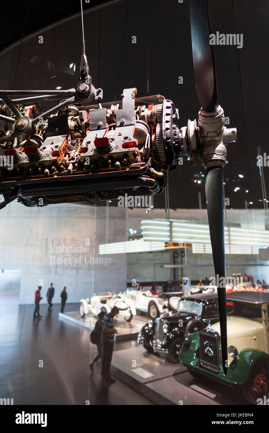 Deutschland, Baden-Württemberg, Stuttgart - Untertürkheim, Mercedes-Benz Museum Gebäude, Flugmotor Stockfoto