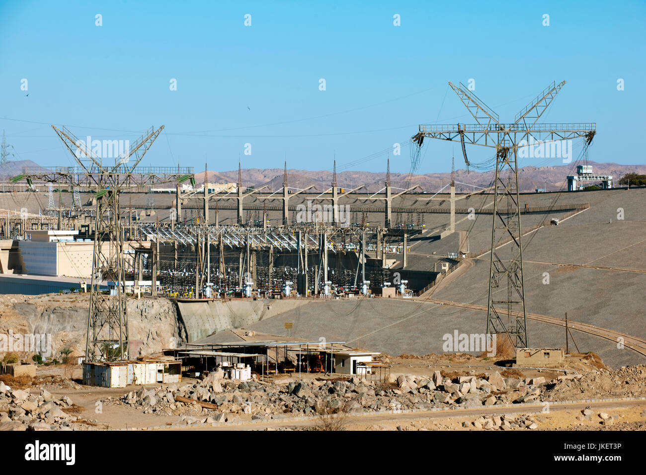 Aegypten, Assuan, Hochspannungsleitungen Und Umspannwerk am Assuan-Staudamm Stockfoto