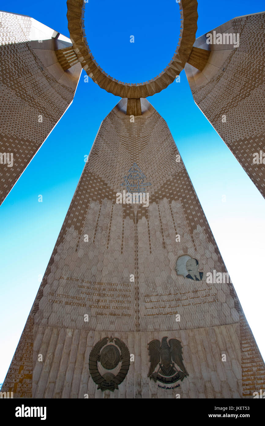 Ägypten, Assuan, Russian-Egyptian Freundschaft Denkmal, Denkmal der Ägyptisch-russischen Freundschaft am Westende des Hochdammes von Assuan Stockfoto