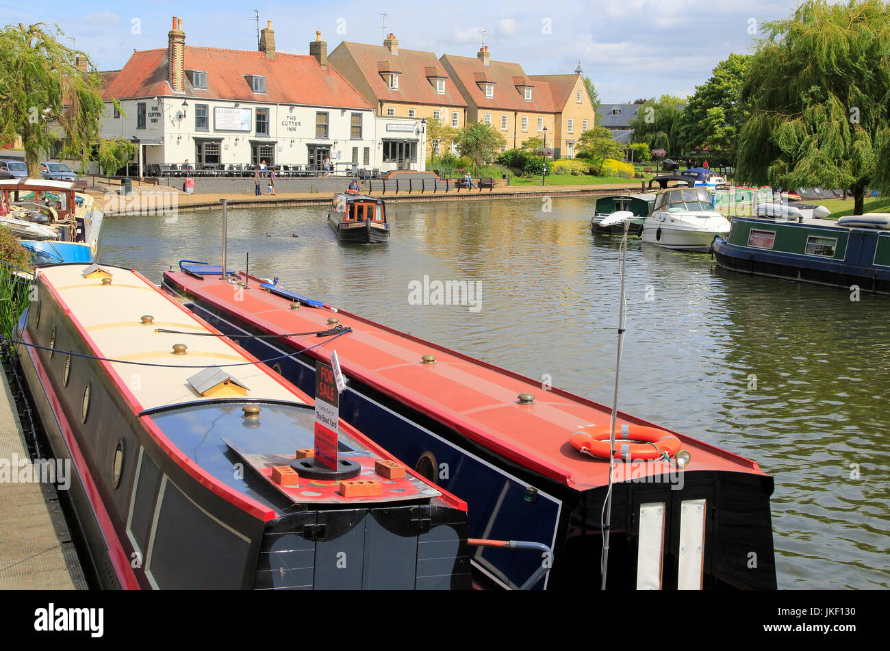 Schmale Boote auf dem Fluss Great Ouse, Ely, Cambridgeshire, England, UK Stockfoto