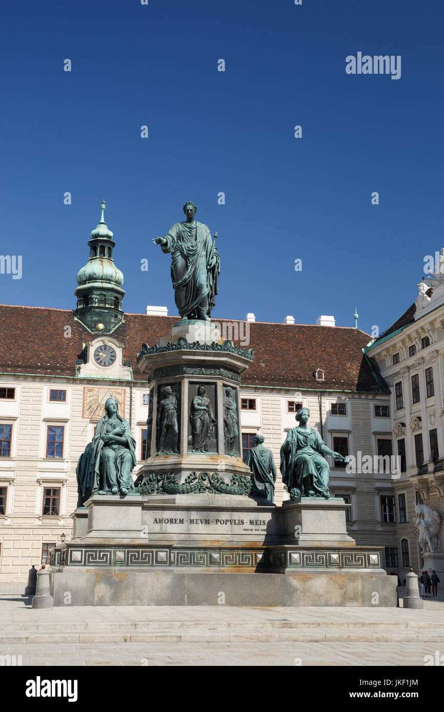 Denkmal für Kaiser Franz i. von Österreich (Kaiser Franz Denkmal) in die Wildkaninchen Burghof in der kaiserlichen Hofburg. Wien, Österreich. Stockfoto