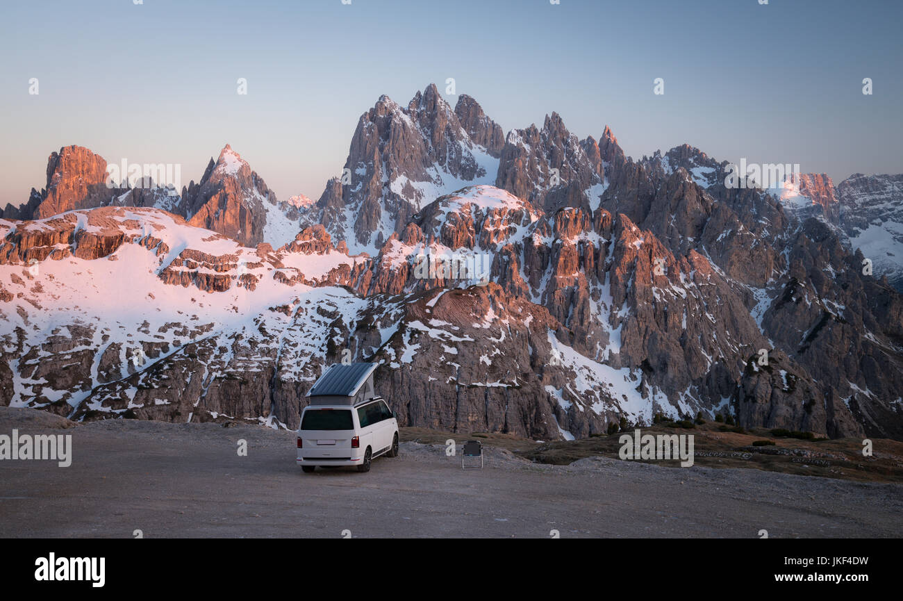 Italien, Südtirol, Dolomiten, Camper vor cardini Gruppe Stockfoto