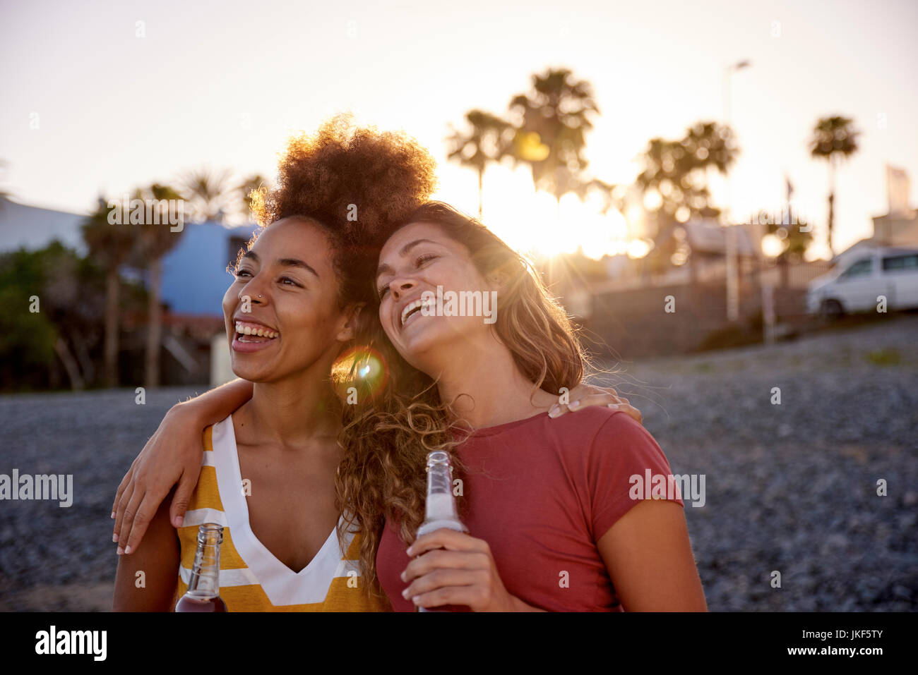 Zwei beste Freunde Spaß am Strand Stockfoto