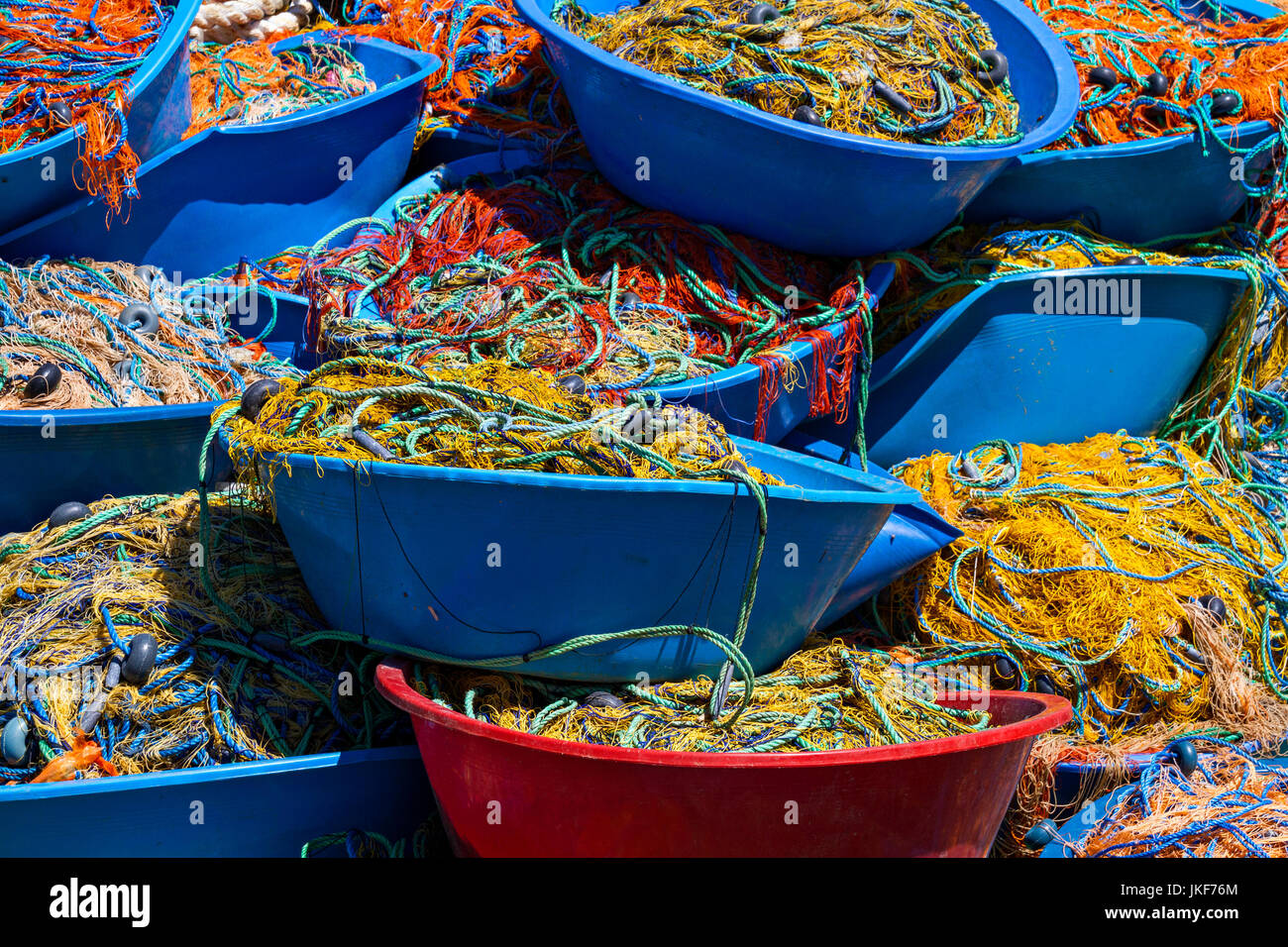 Fischernetze in Containern, Istanbul, Türkei Stockfoto