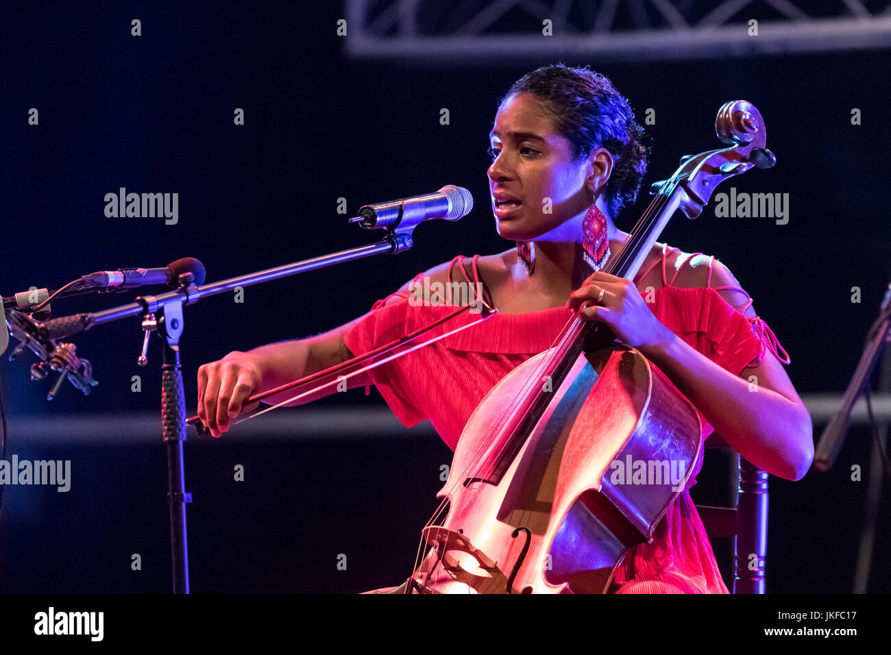 Cartagena, Spanien. 22. Juli 2017. US-amerikanische Sängerin, Leyla McCalla während ihres Konzertes in La Mar de Músicas Festival. © ABEL F. ROS/Alamy Live-Nachrichten Stockfoto