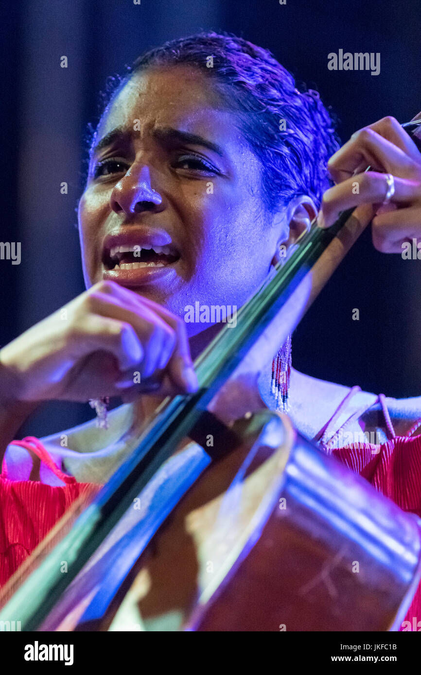 Cartagena, Spanien. 22. Juli 2017. US-amerikanische Sängerin, Leyla McCalla während ihres Konzertes in La Mar de Músicas Festival. © ABEL F. ROS/Alamy Live-Nachrichten Stockfoto