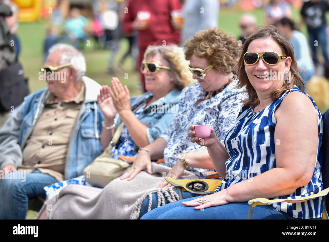 London, UK.  23. Juli 2017.  Fans besuchen der Hauptstadt erste jemals Elvis Fest des 40. Jubiläums des King of Rock N' Roll Tod.  Statt im Parsloes Park, Dagenham, das Festival umfasst eine Vielzahl von Tribut Handlungen, Elvis während seiner Karriere darstellt.  Bildnachweis: Stephen Chung / Alamy Live News Stockfoto