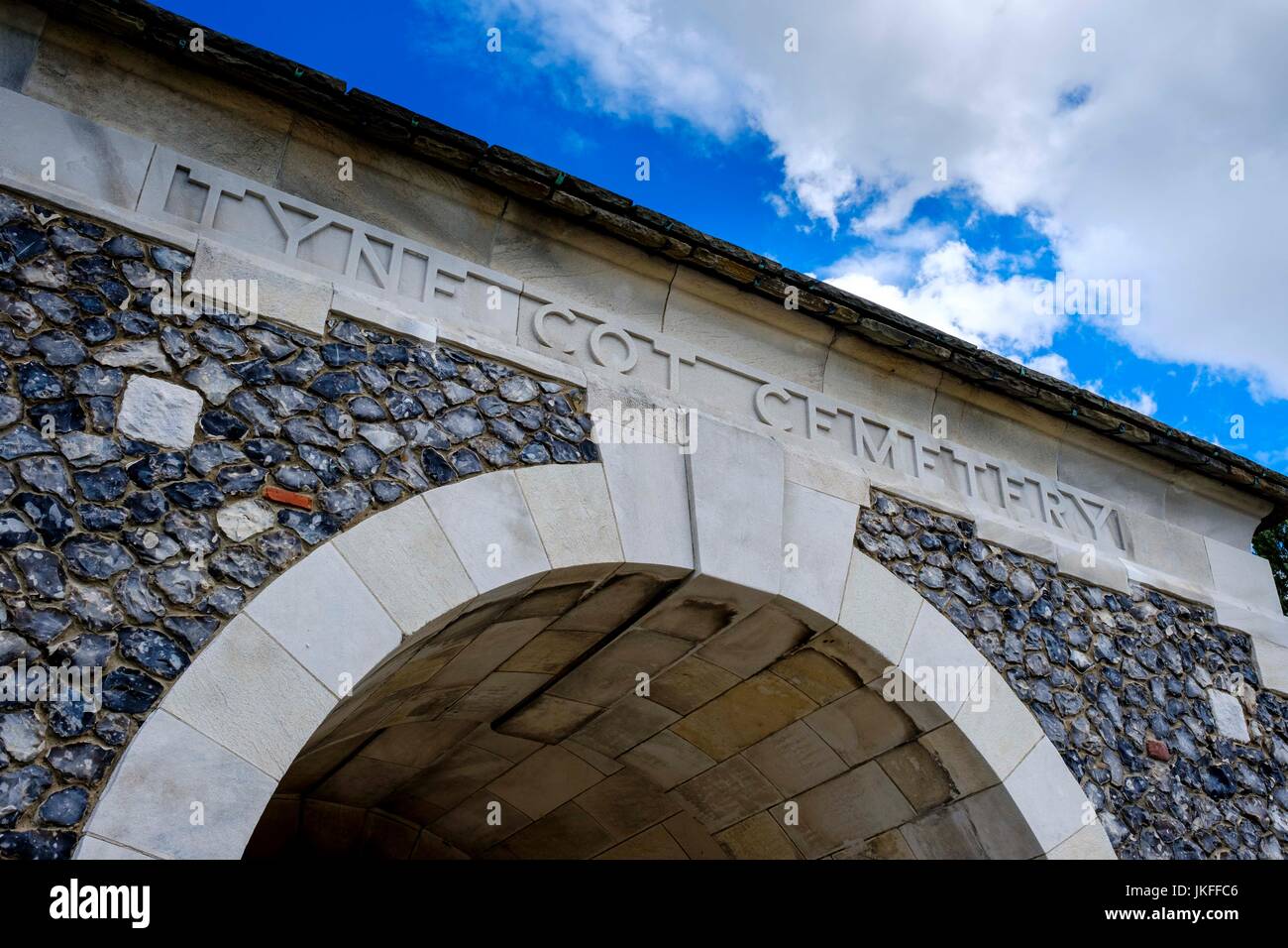 Passchendaele, Flandern, Belgien. 23. Juli 2017. Tyne Cot Friedhof Passchendaele bereitet sich auf die Ereignisse gedenken am 30. Juli - zum 100. Jahrestag der Schlacht von Passchendaele stattfinden.  Tyne Cot Friedhof erinnert fast 35.000 Soldaten aus dem Vereinigten Königreich und Neuseeland, starb in Ypern auffallende nach 16. August 1917 und deren Gräber sind nicht bekannt. Stockfoto