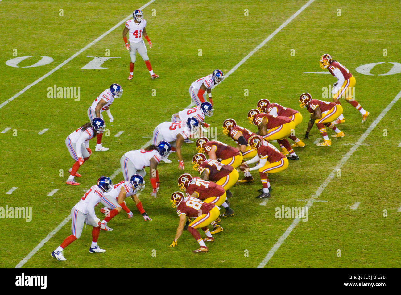 Redskins Straftat Anspiel der Giants Verteidigung während der Washington Redskins Vs New York Giants statt am 1. Januar 2017 an FedExField in Landover, Maryland. Stockfoto