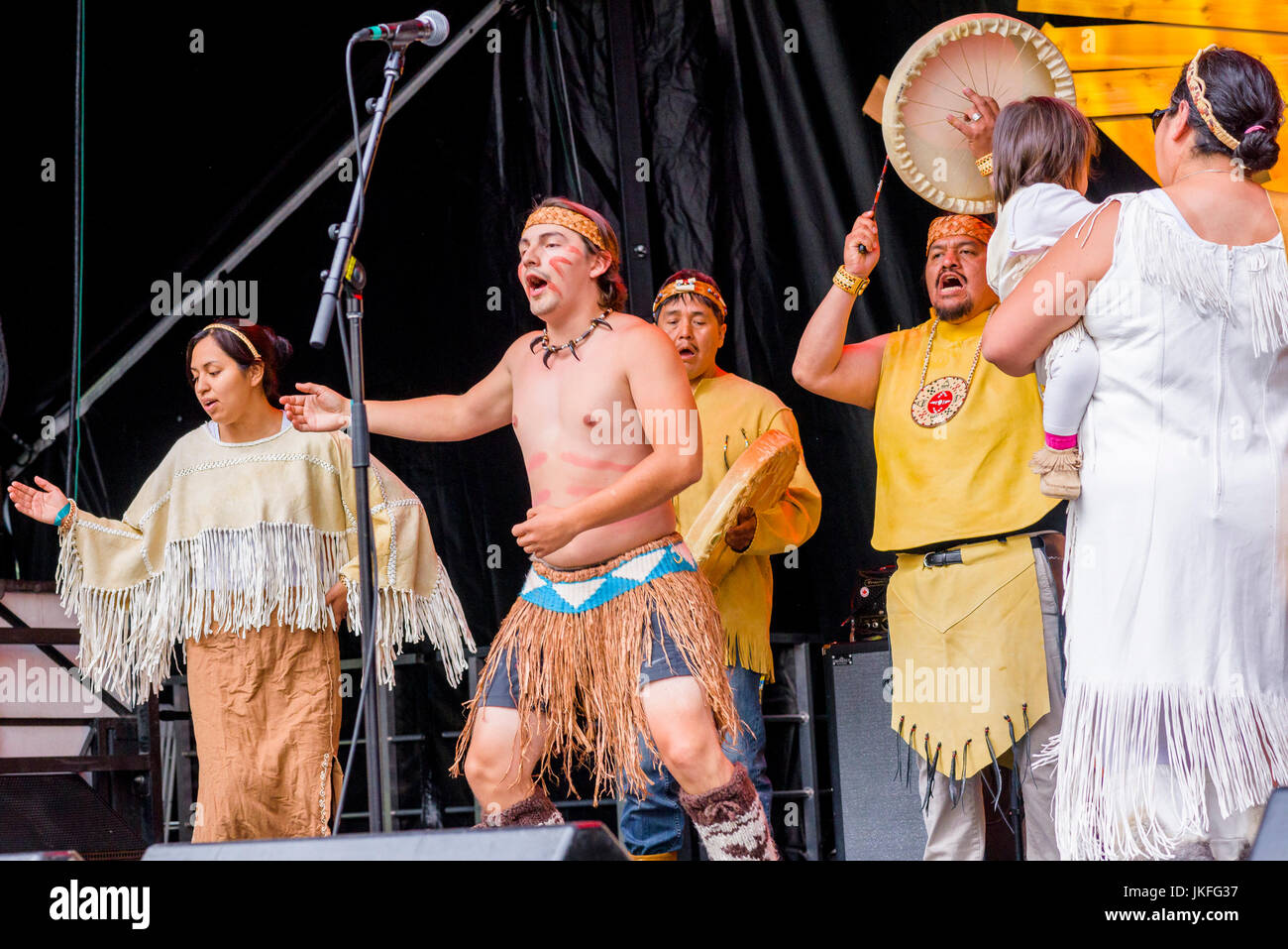 Vancouver, Kanada. 22. Juli 2017. Iswalh Dance Group führen auf die Trommel ist Calling Festival, Kanada 150 + Event, Larwill Park, Vancouver, British Columbia, Kanada. Bildnachweis: Michael Wheatley/Alamy Live-Nachrichten Stockfoto