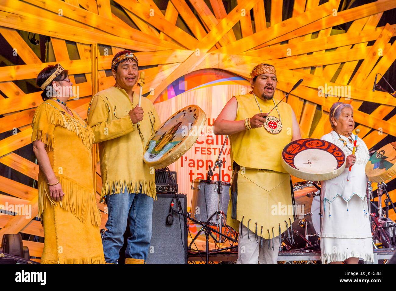 Vancouver, Kanada. 22. Juli 2017. Iswalh Dance Group führen auf die Trommel ist Calling Festival, Kanada 150 + Event, Larwill Park, Vancouver, British Columbia, Kanada. Bildnachweis: Michael Wheatley/Alamy Live-Nachrichten Stockfoto