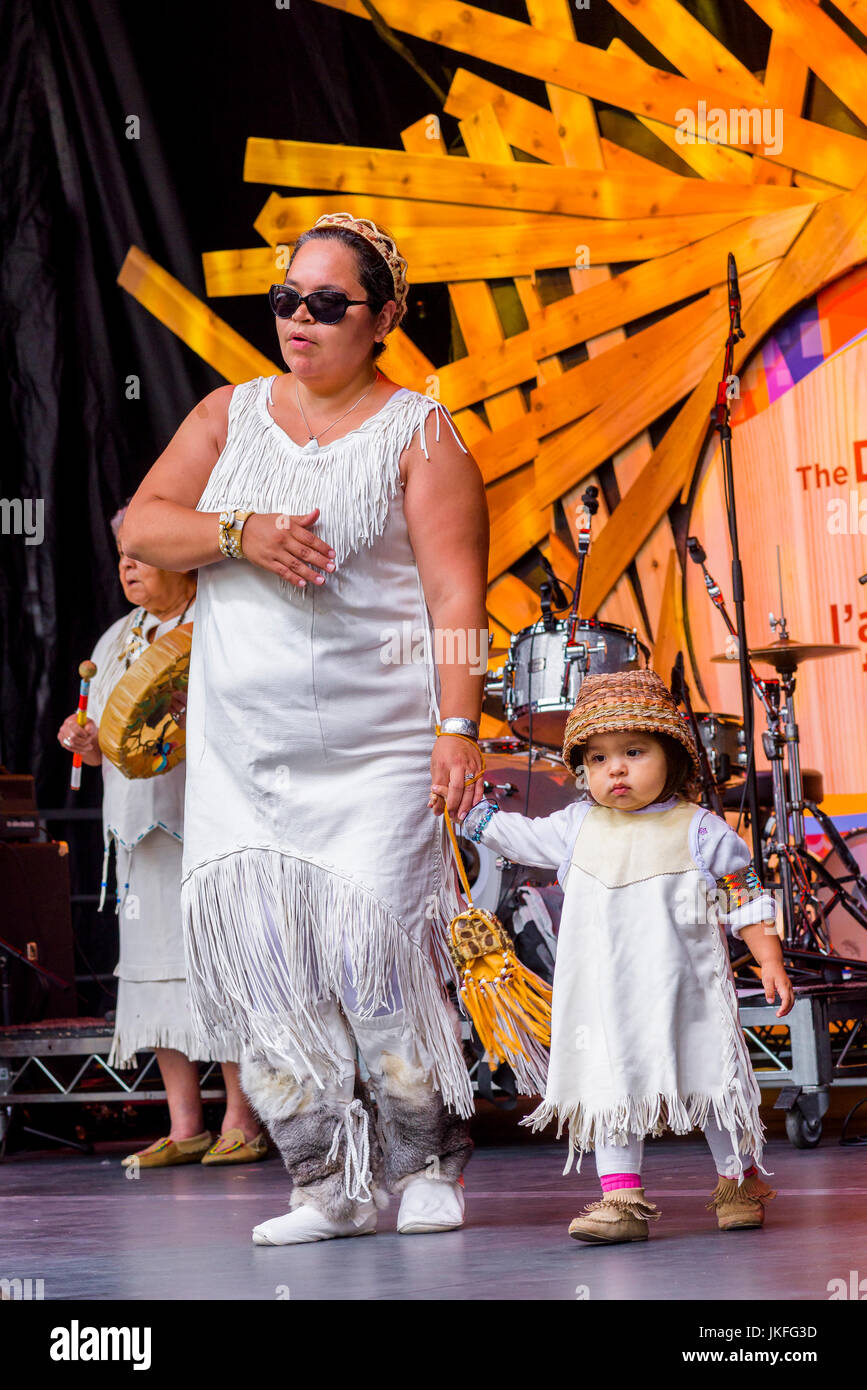 Vancouver, Kanada. 22. Juli 2017. Iswalh Dance Group führen auf die Trommel ist Calling Festival, Kanada 150 + Event, Larwill Park, Vancouver, British Columbia, Kanada. Bildnachweis: Michael Wheatley/Alamy Live-Nachrichten Stockfoto