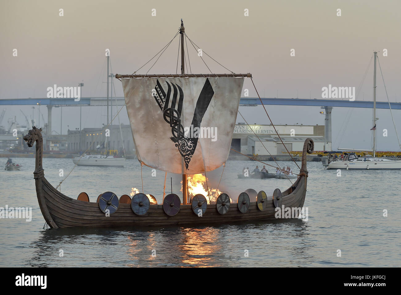 San Diego, Kalifornien. 21. Juli 2017. Einen Überblick über die Viking Ship of HISTORY "Wikinger" während der Viking Trauerfeier in San Diego Comic Con 2017 am 21. Juli 2017 in San Diego, Kalifornien. | Nutzung weltweit Credit: Dpa/Alamy Live-Nachrichten Stockfoto
