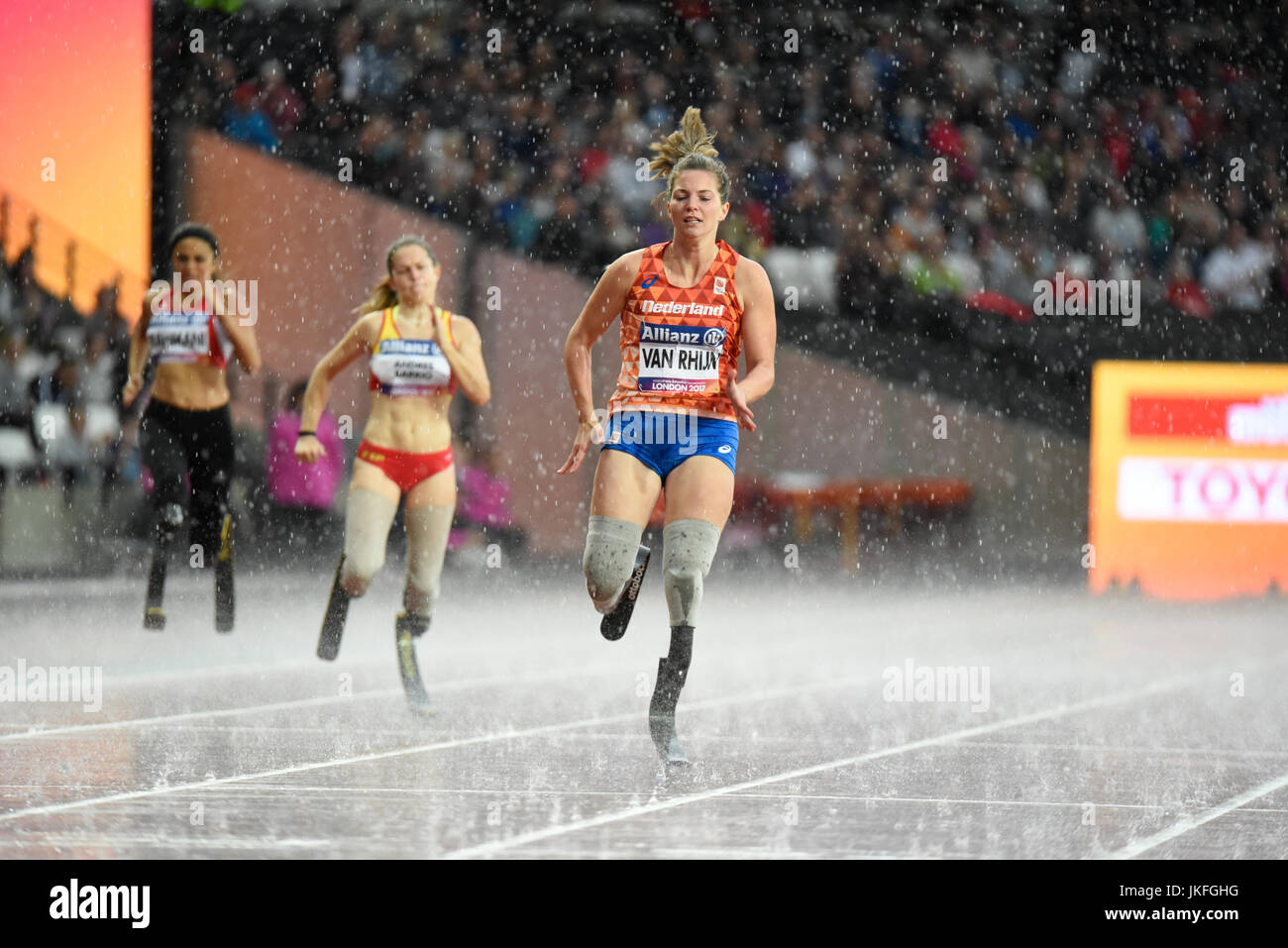 Marlou van Rhijn - Spitznamen Blade Babe-winning Gold im 200 m T 44 in der Welt Para Leichtathletik WM im Olympiastadion in verräterische Gewitterbedingungen Stockfoto