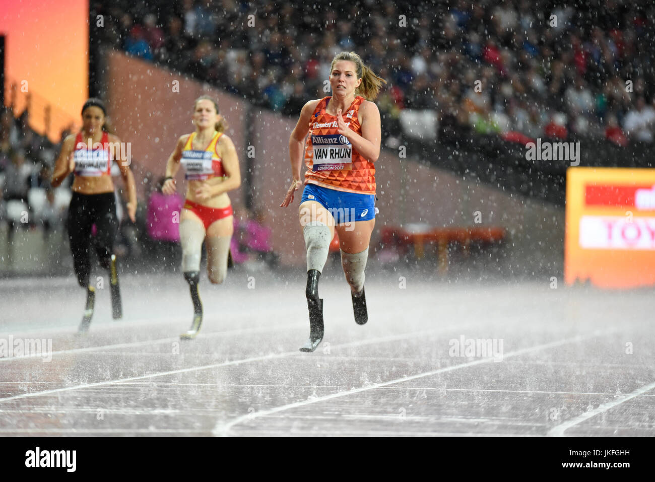 Marlou van Rhijn - Spitznamen Blade Babe-winning Gold im 200 m T 44 in der Welt Para Leichtathletik WM im Olympiastadion in verräterische Gewitterbedingungen Stockfoto