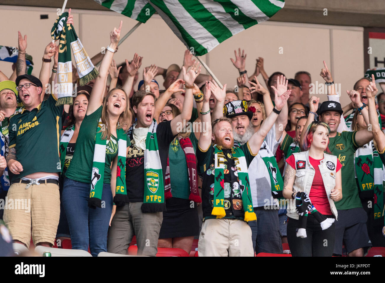 Vancouver, Kanada. 23. Juli 2017. Portland-Holz-Fans feiern ihre Teams gewinnen.  Vancouver Whitecaps Vs Portland Timbers BC Place Stadium. Portland gewinnt 2: 1 über Vancouver.  Bildnachweis: Gerry Rousseau/Alamy Live-Nachrichten Stockfoto