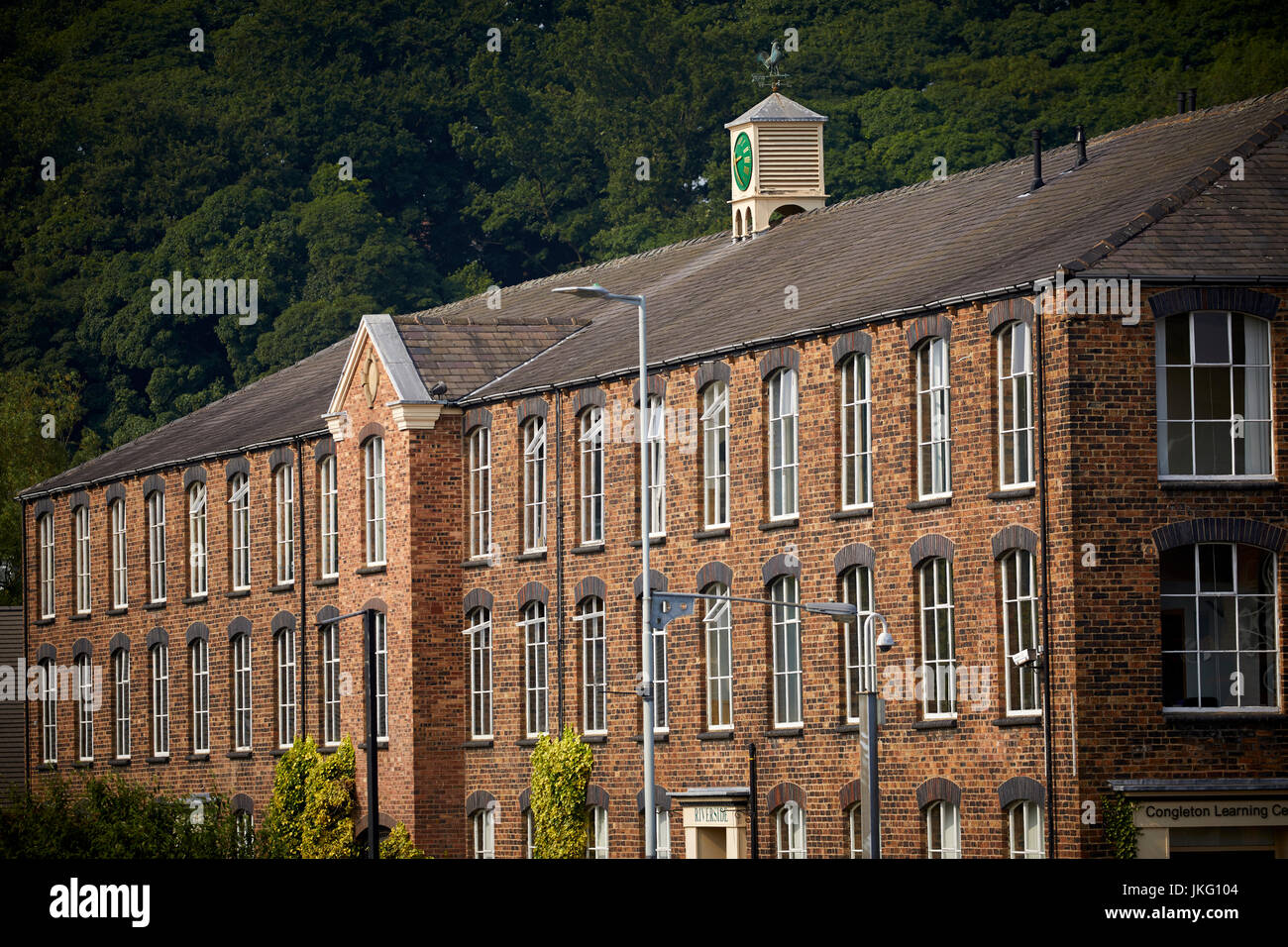 ursprünglich Wiese Mühle eine Zigarre Mühle jetzt kleine Geschäftseinheiten im Riverside Mühle, Mountbatten Weg, Congleton Town Centre, East Cheshire, England. Stockfoto