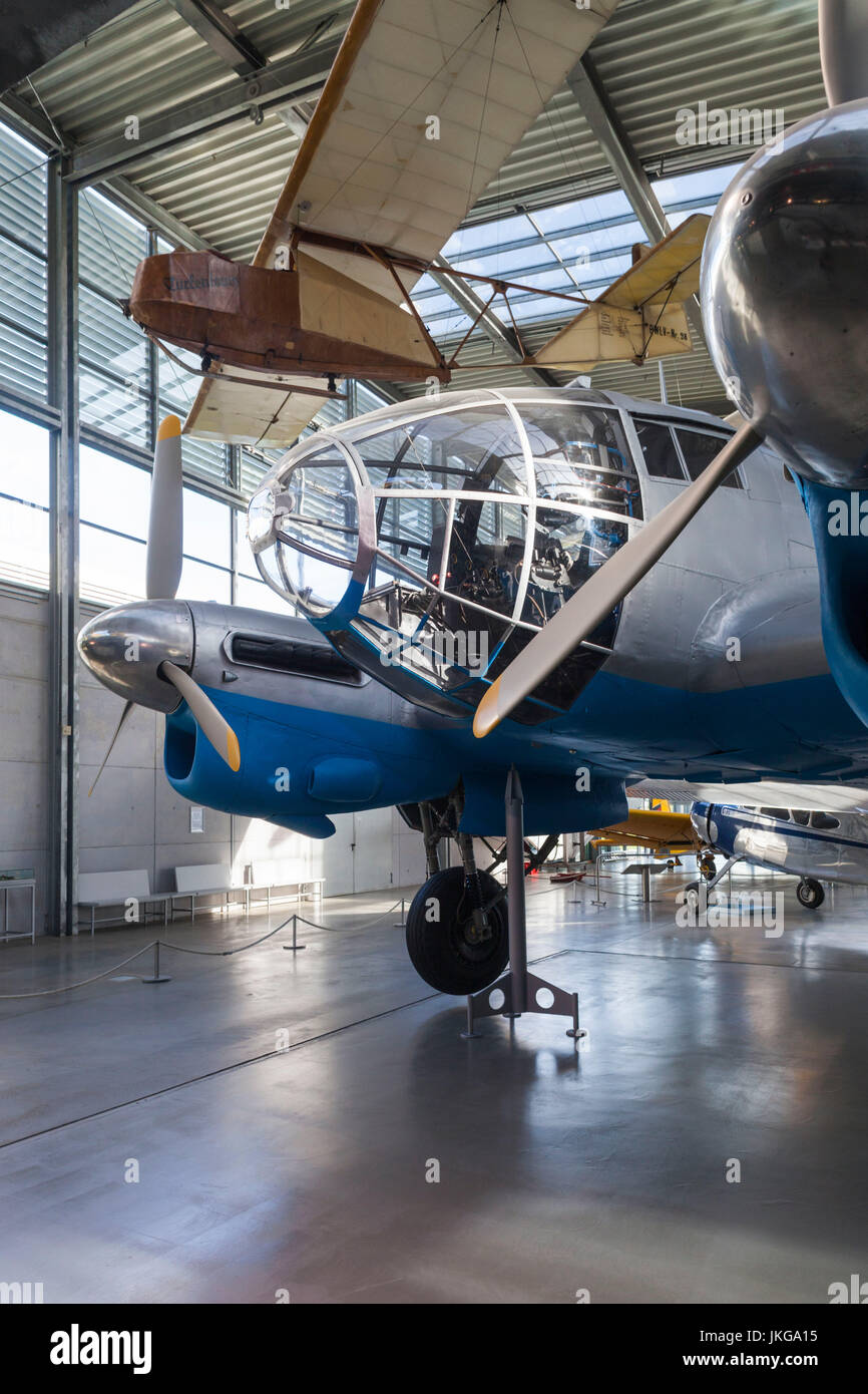 Deutschland, Bayern, München - Oberschleißheim, Deutsches Museum Aviatik-Kollektion, untergebracht im ehemaligen NATO-Flugplatz, CASA 2.111 WW2-Ära Bomber, spanische Lizenz gebaute Version des deutschen Heinkel HE-111 Stockfoto