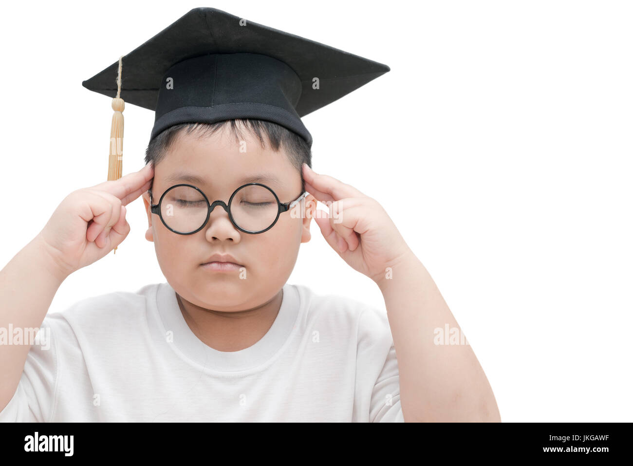 Asiatische Schule Kind graduate denken mit Graduation Cap isoliert auf weißem Hintergrund Stockfoto