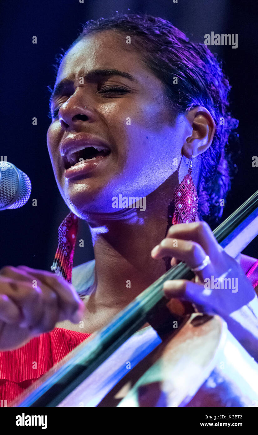 Cartagena, Spanien. 22. Juli 2017. US-amerikanische Sängerin, Leyla McCalla während ihres Konzertes in La Mar de Músicas Festival. Bildnachweis: Abel F. Ros/Pacific Press/Alamy Live-Nachrichten Stockfoto