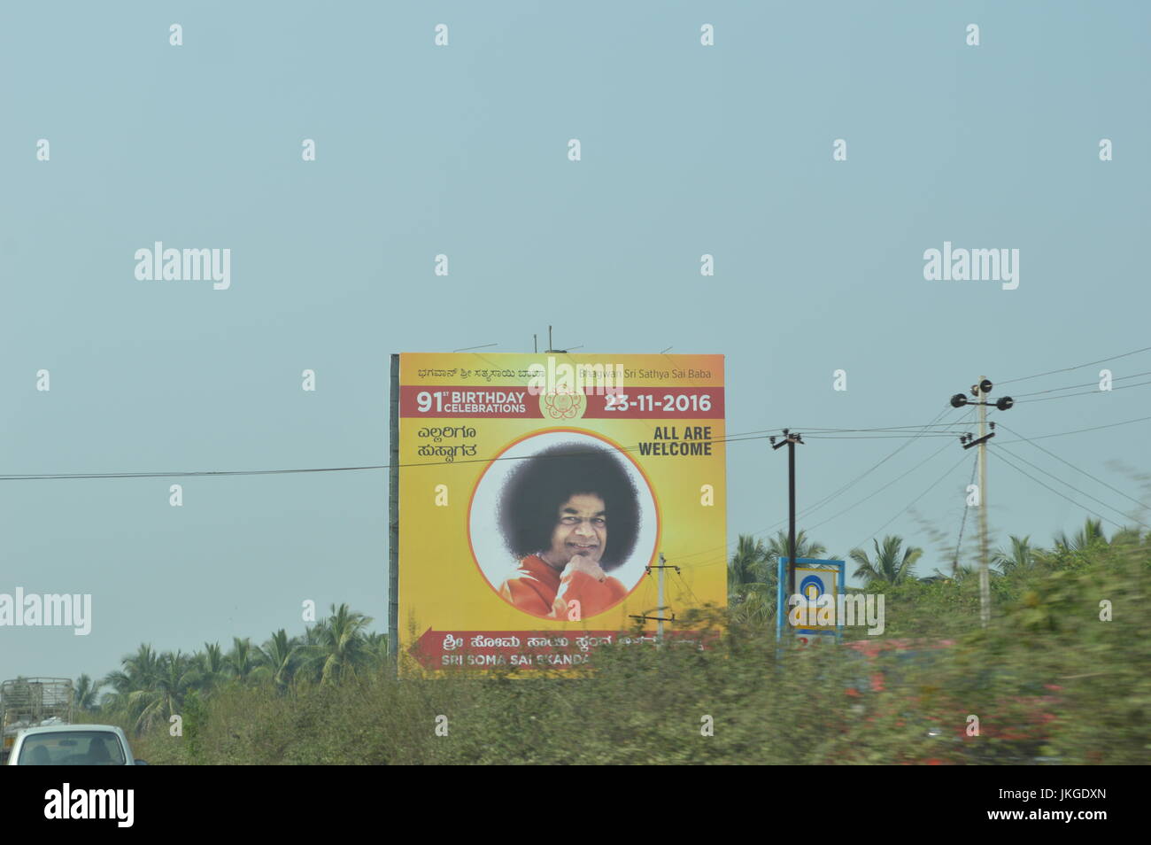 Sai Baba Plakatwerbung ein nigungs-Fpr was im 91. Geburtstag gewesen wäre. Dies war auf dem Weg nach Mysore gesehen. Stockfoto