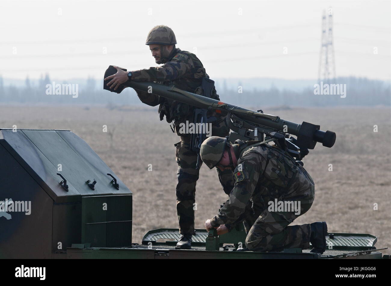Eine Batterie von Caesar Waffen beteiligt sich dem Bohrer im Camp La Valbonne, Frankreich Stockfoto