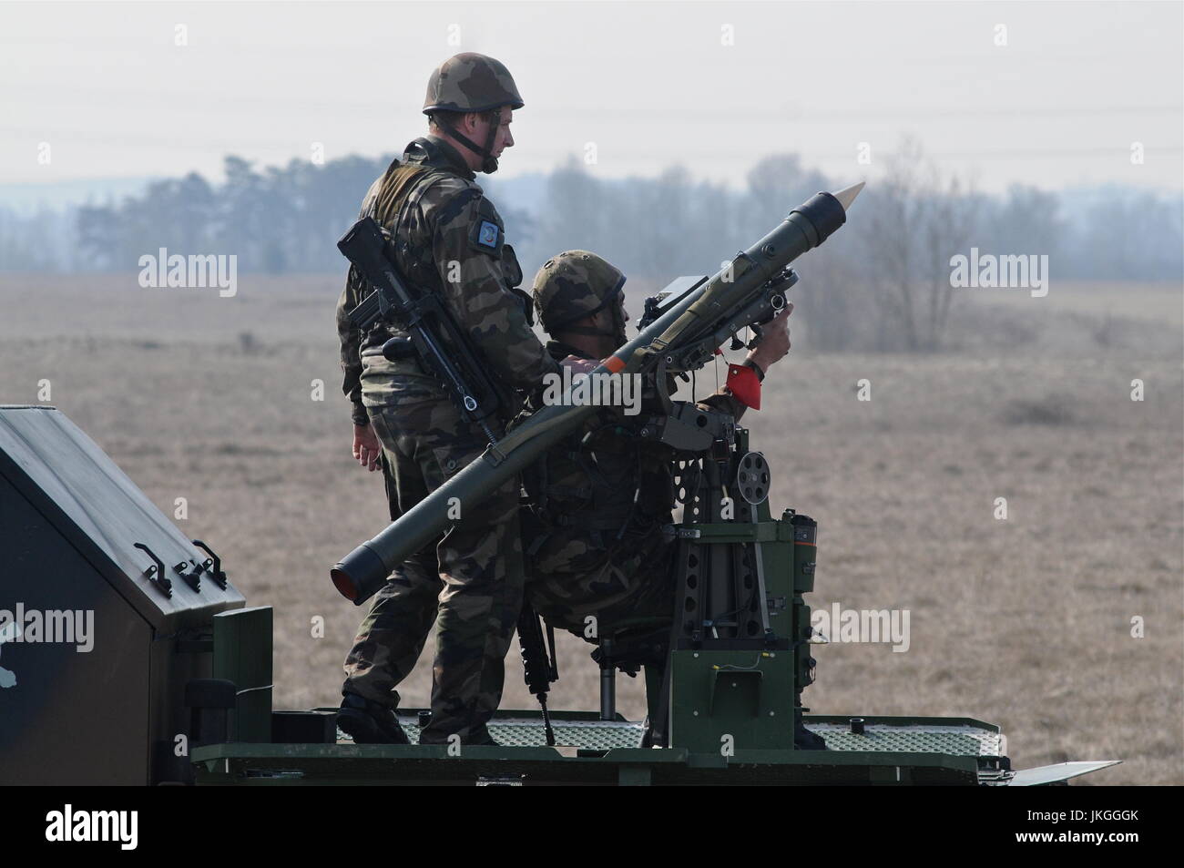 Eine Batterie von Caesar Waffen beteiligt sich dem Bohrer im Camp La Valbonne, Frankreich Stockfoto
