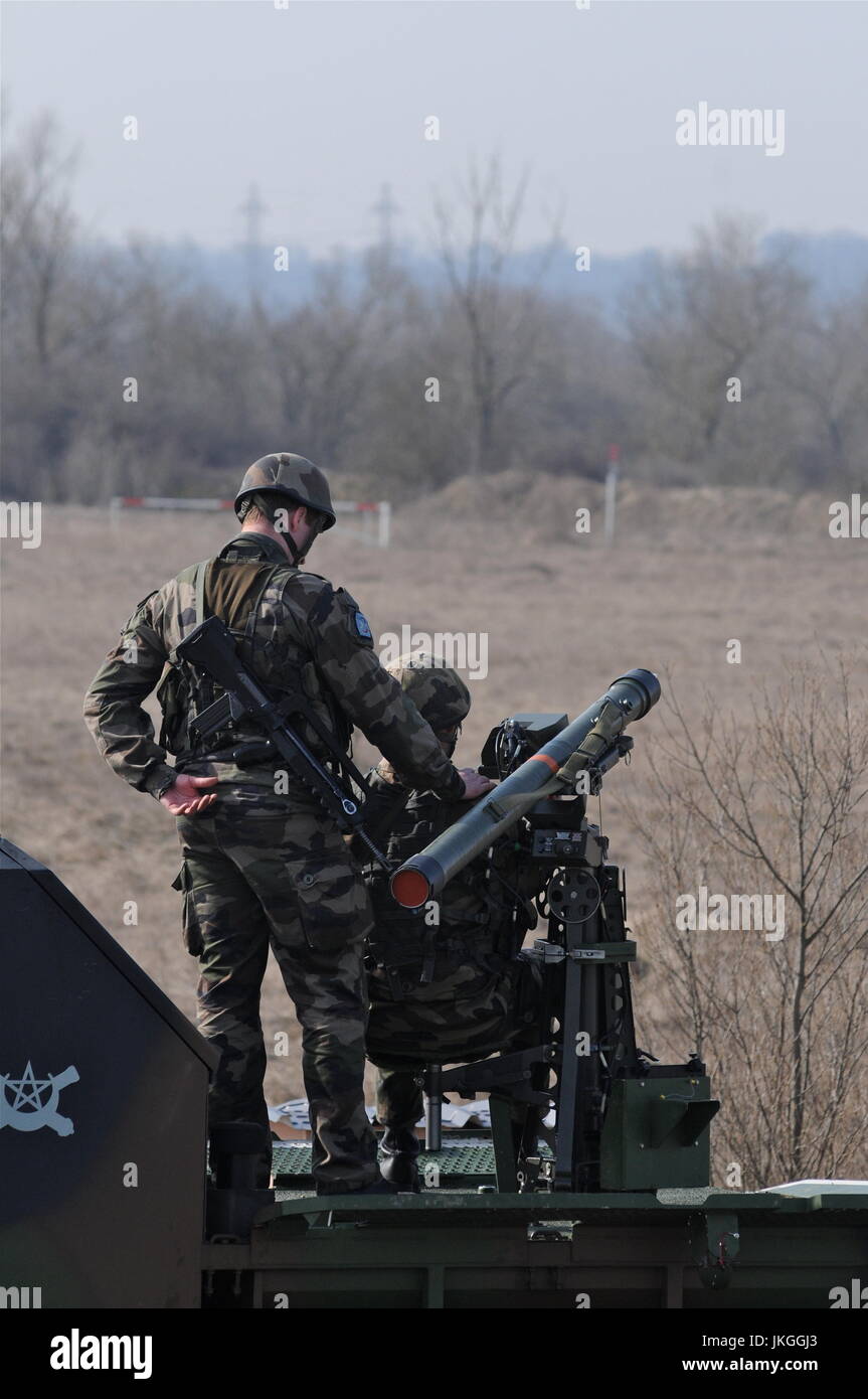 Eine Batterie von Caesar Waffen beteiligt sich dem Bohrer im Camp La Valbonne, Frankreich Stockfoto
