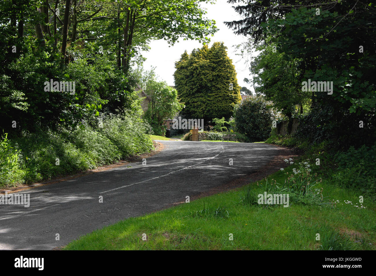 Garsington Dorf Straße schlängelt sich durch die englische Landschaft Stockfoto
