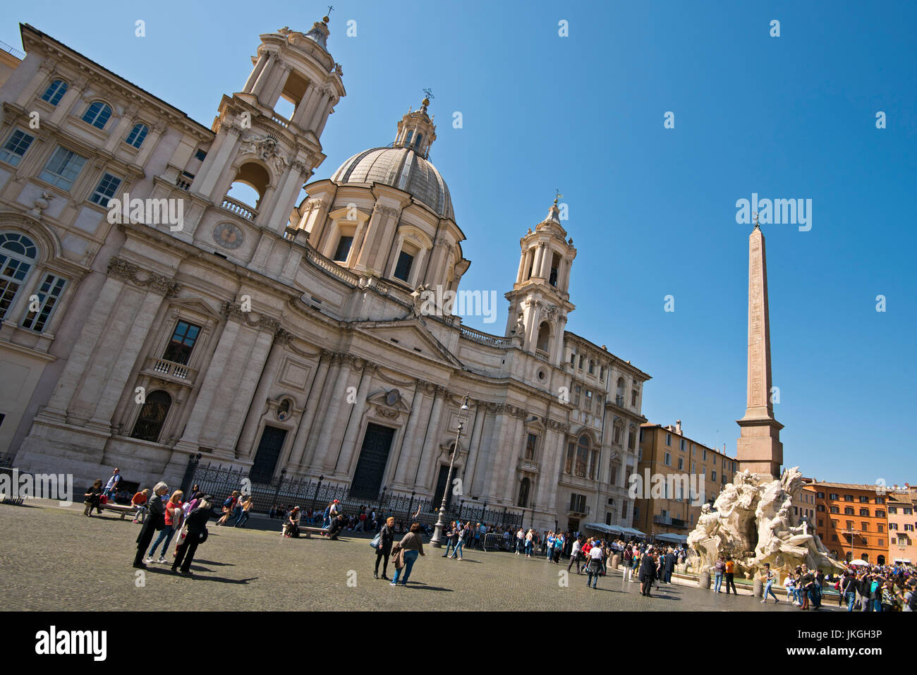 Horizontale Ansicht von Sant'Agnese in Agone Kirche auf der Piazza Navona in Rom. Stockfoto