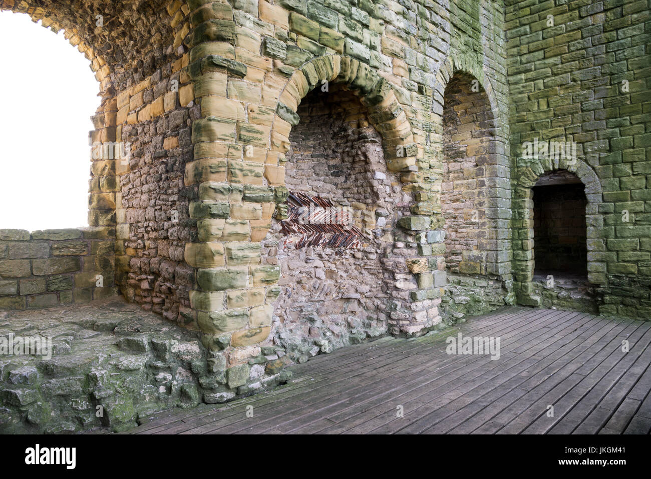 Solide Steinmauern im Bergfried Schloss Scarborough, North Yorkshire, England. Stockfoto