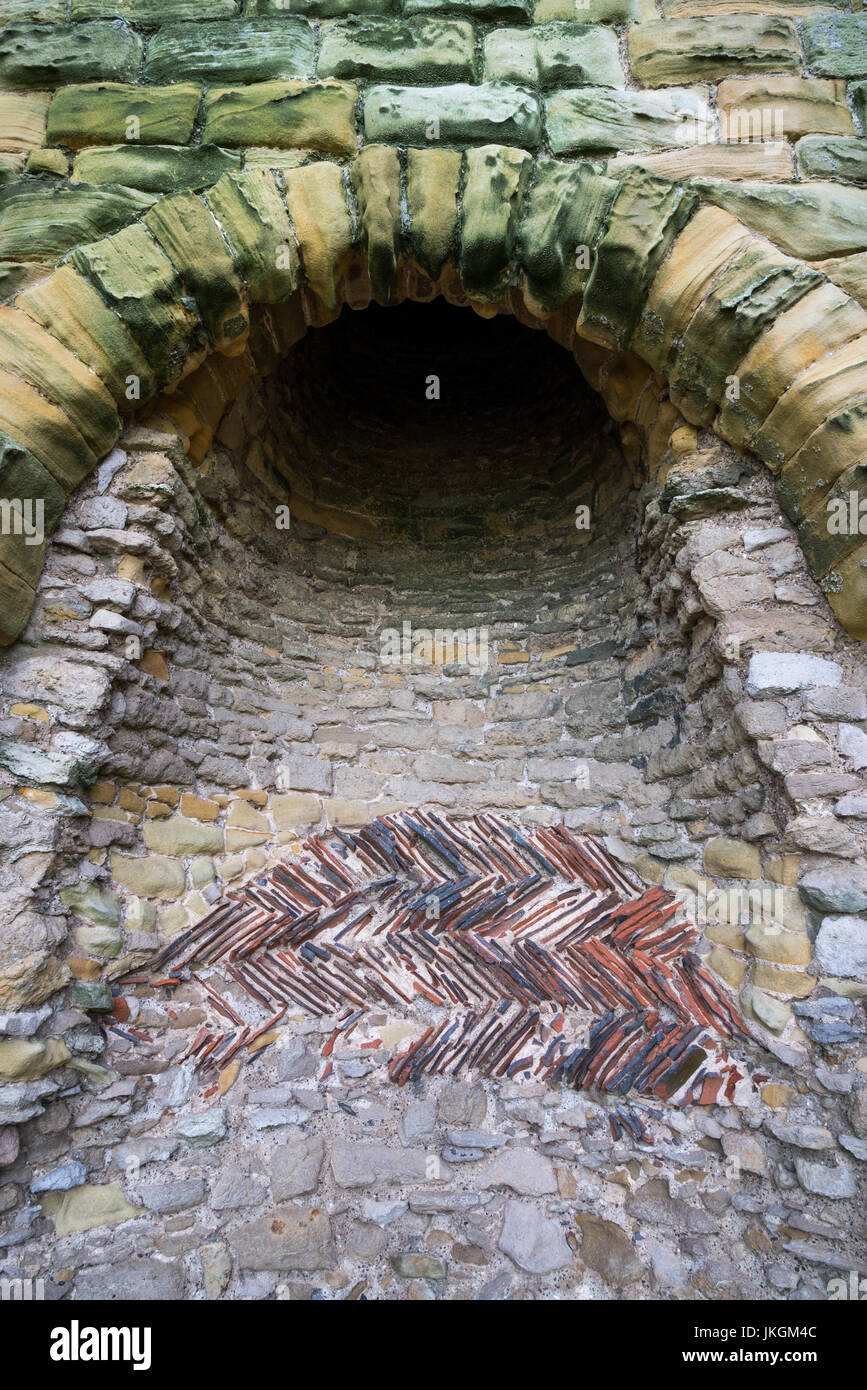 Kamin-Detail im Bergfried Schloss Scarborough, North Yorkshire, England. Stockfoto